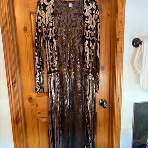 VENUS Black and Gold Long Sleeve Dress